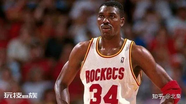 篮球界最厉害的人(盘点NBA史上最强的十大巨星排行)-图片10